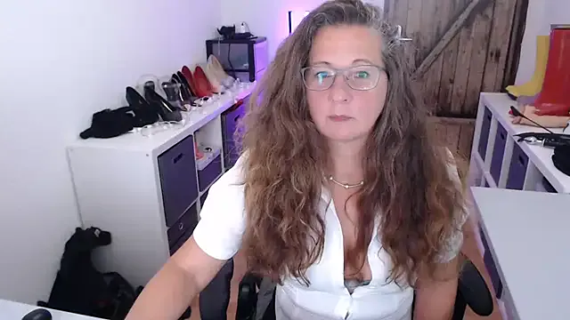 _MiaQueen_ – webcam model profile photo Image 15