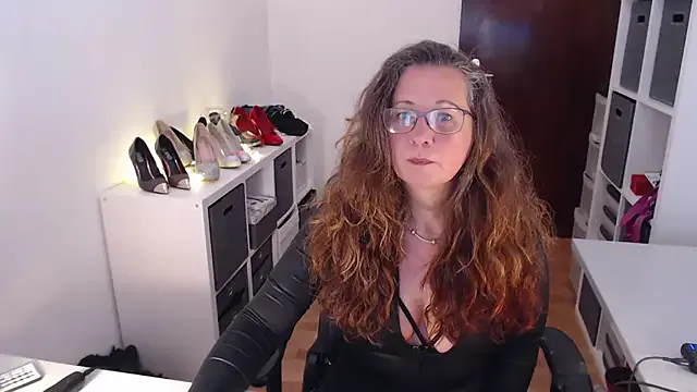 _MiaQueen_ – webcam model profile photo Image 3