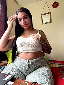  – webcam model profile photo Image 4