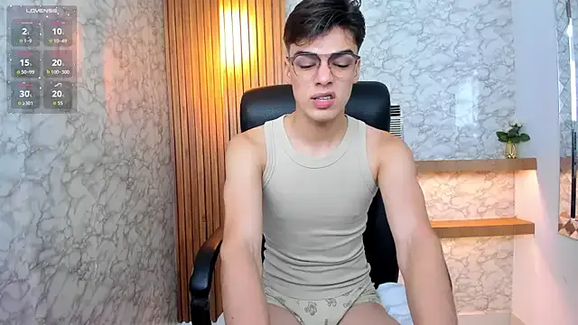  – webcam model profile photo Image 11