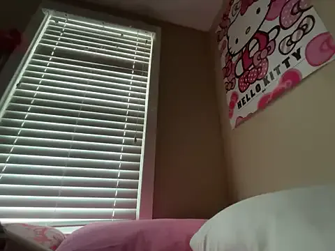 roouse – webcam model profile photo Image 8