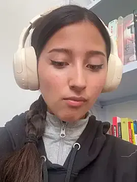 18yoteenvirgin – webcam model profile photo Image 16