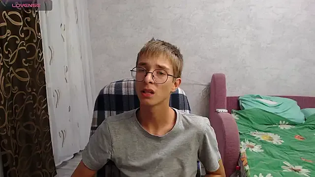  – webcam model profile photo Image 3
