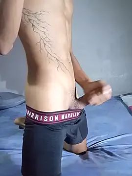 YU-KI00 – webcam model profile photo Image 17