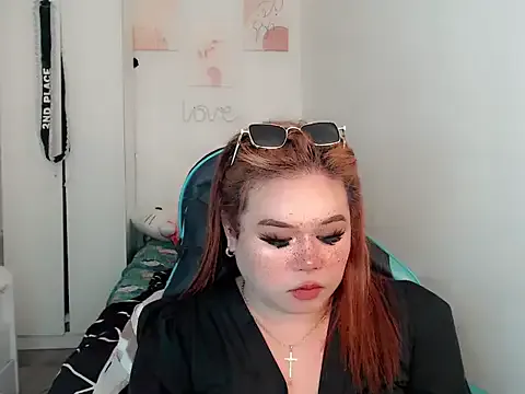 roouse – webcam model profile photo Image 15