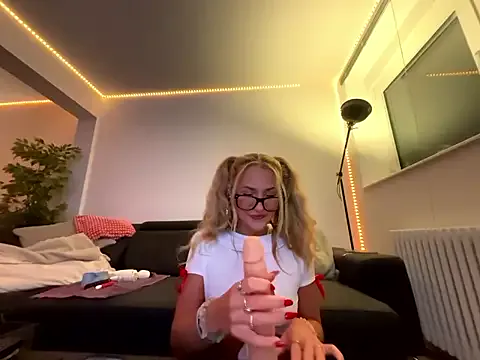 HotBella- – webcam model profile photo Image 19