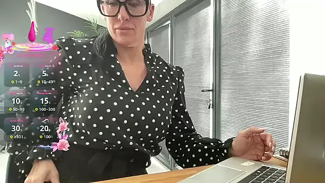 FrauMueller – webcam model profile photo Image 4