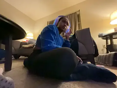 Mia--meow – webcam model profile photo Image 2