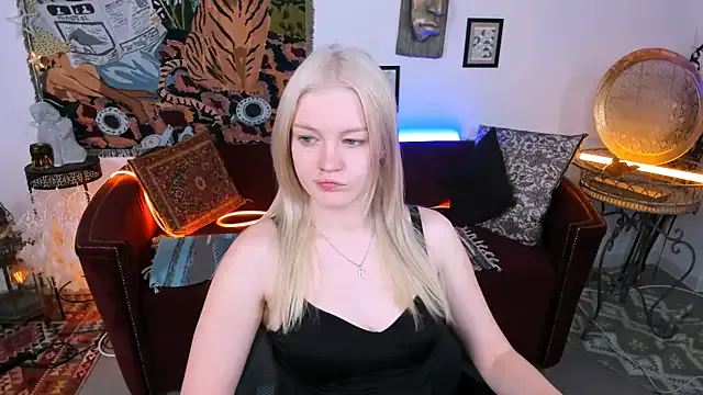 Megu_Melon – webcam model profile photo Image 16