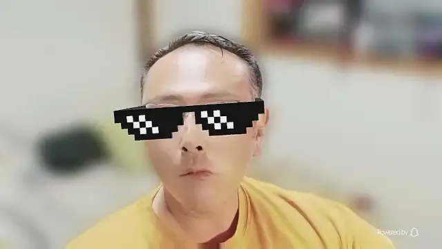 2lust – webcam model profile photo Image 10