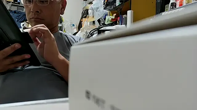 2lust – webcam model profile photo Image 2