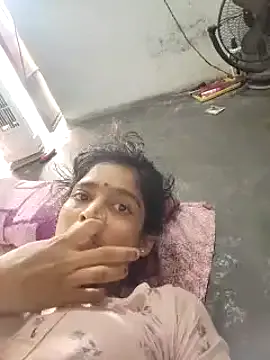 roouse – webcam model profile photo Image 10