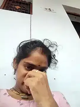 roouse – webcam model profile photo Image 11