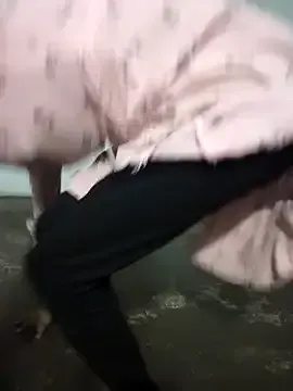 roouse – webcam model profile photo Image 2