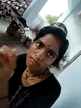 roouse – webcam model profile photo Image 3