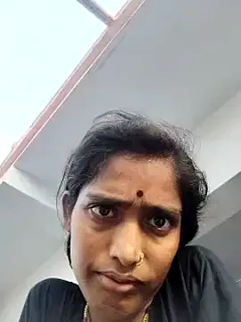 roouse – webcam model profile photo Image 4