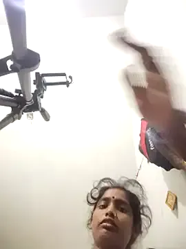 roouse – webcam model profile photo Image 6