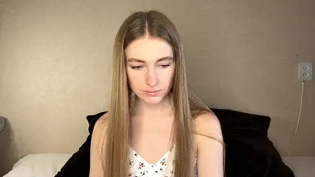 roouse – webcam model profile photo Image 8