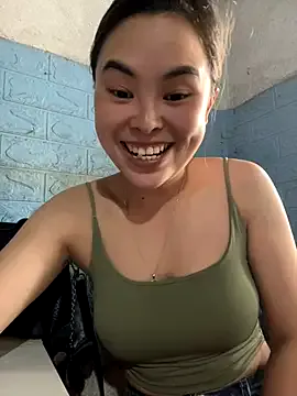  – webcam model profile photo Image 3