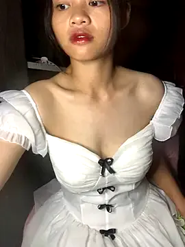 petiteluluxx – webcam model profile photo Image 14