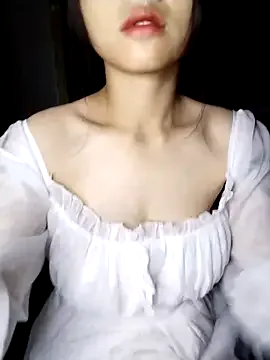 petiteluluxx – webcam model profile photo Image 7