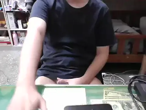 Paidbat – webcam model profile photo Image 8