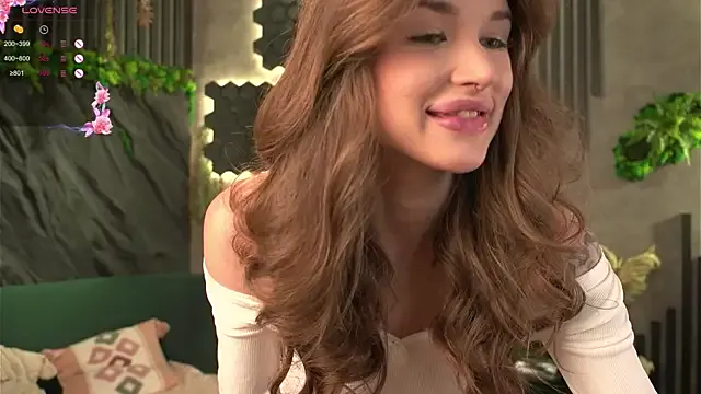 LunaaRosse – webcam model profile photo Image 2