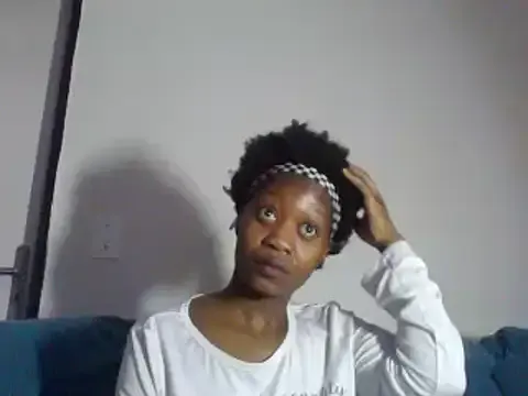 Megu_Melon – webcam model profile photo Image 3