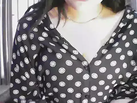 Yaya--728 – webcam model profile photo Image 12