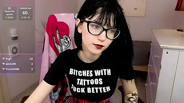 Musae – webcam model profile photo Image 14