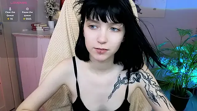 Musae – webcam model profile photo Image 3