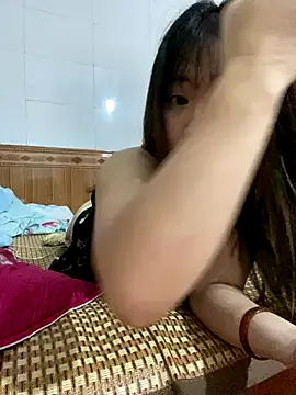 roouse – webcam model profile photo Image 9