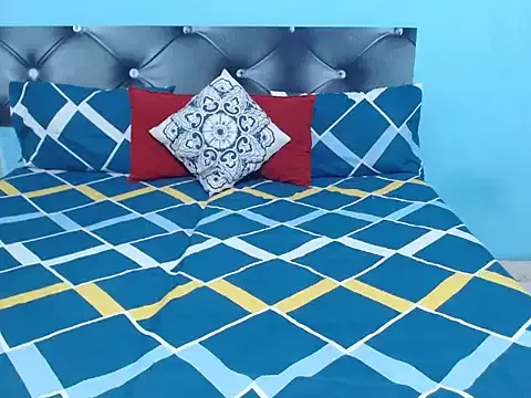 roouse – webcam model profile photo Image 12