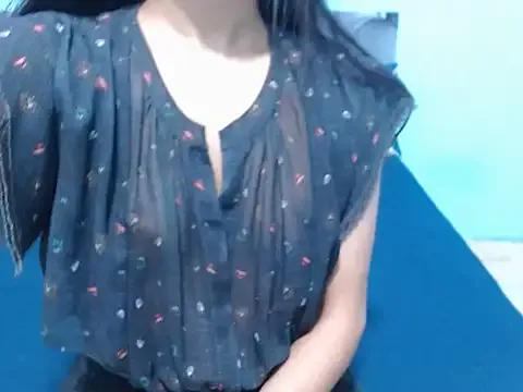 roouse – webcam model profile photo Image 13