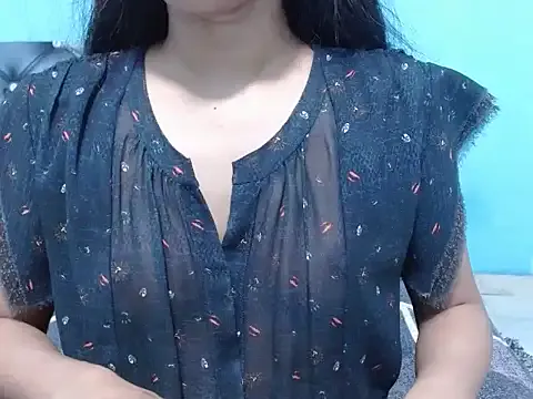 roouse – webcam model profile photo Image 9