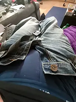 roouse – webcam model profile photo Image 11