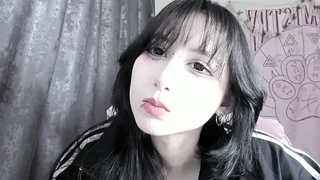  – webcam model profile photo Image 14