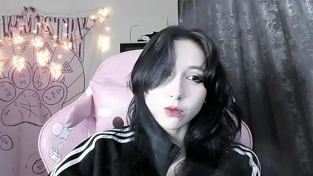  – webcam model profile photo Image 16