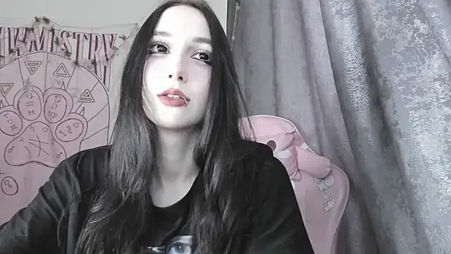 – webcam model profile photo Image 3