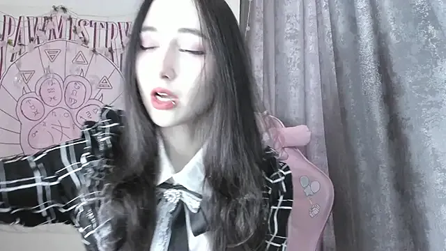  – webcam model profile photo Image 4