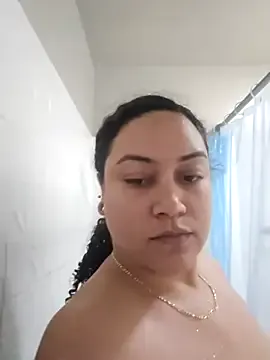 roouse – webcam model profile photo Image 4
