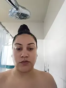 roouse – webcam model profile photo Image 6