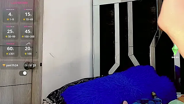 roouse – webcam model profile photo Image 12