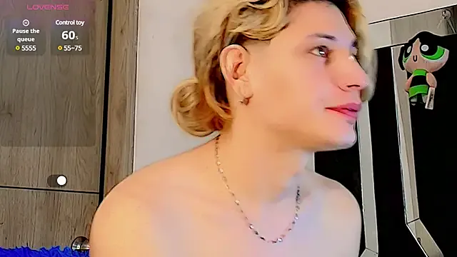 roouse – webcam model profile photo Image 3