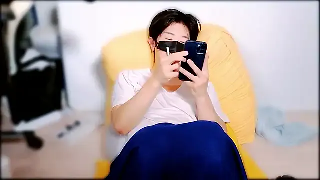 R-bonbon on FreeCamNet Image 4