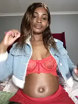 LeaLyenn – webcam model profile photo Image 2