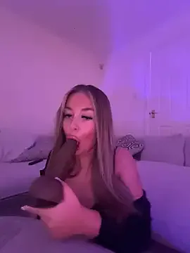  – webcam model profile photo Image 11
