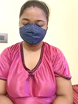 roouse – webcam model profile photo Image 6