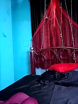 roouse – webcam model profile photo Image 12