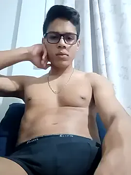 zui_lu – webcam model profile photo Image 10